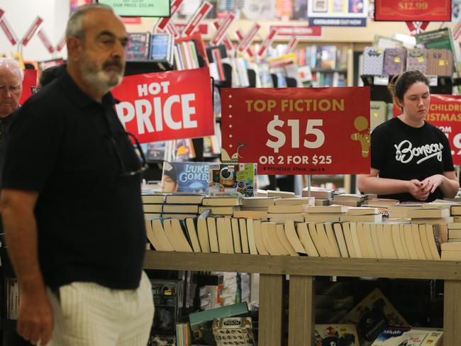 SYDNEY, AUSTRALIA: NewsWire Photos: JANUARY 30 2024: A general view of people seen at Bondi Junction shopping. Cost conscious shoppers shunned Christmas and Boxing Day sales in December in a further sign that the economy is cooling under the impact of elevated interest rates. Retail turnover plunged x per cent in December, the Australian Bureau of Statistics said on Tuesday, falling further than economistsâ expectations for a 2 per cent decline. Picture: NCA NewsWire / Gaye Gerard