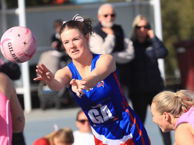 Queenscliff goal attack Kaitlin GladmanPicture: Mark Wilson