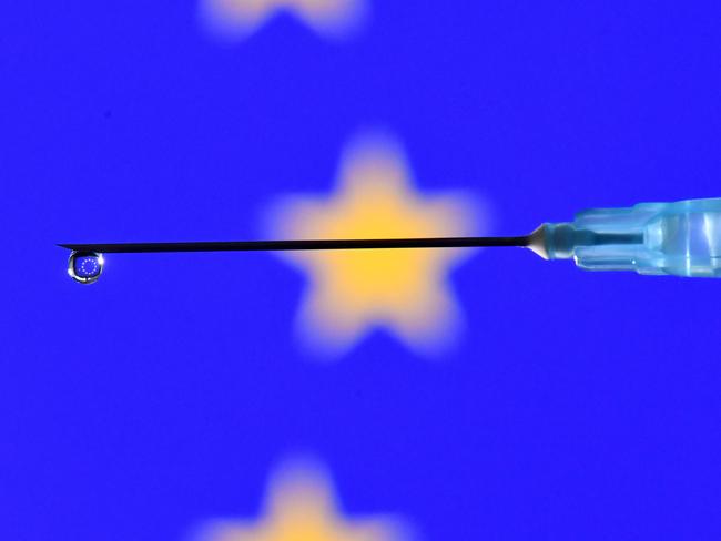 (FILES) This file illustration photo taken on November 17, 2020 shows a drop from a syringe with a flag of the European Union reflected in it on November 17, 2020. The European Union's medicines regulator said on January 28, 2021 it was now recommending medics leave three weeks between doses of the Pfizer/BionTech coronavirus vaccine -- rather than at least three weeks. (Photo by JUSTIN TALLIS / AFP)