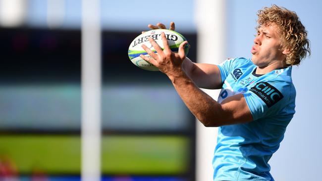 Waratahs' flanker Ned Hanigan catches the ball in a line out during the Super Rugby round 2 match between the Sunwolves and Waratahs at Prince Chichibu Memorial Stadium in Tokyo on February 23, 2019. (Photo by Martin BUREAU / AFP)