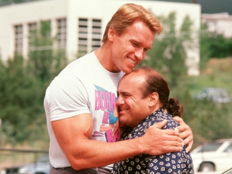 Actor Danny DeVito (r) and Arnold Schwarzenegger in scene from film 'Twins'.