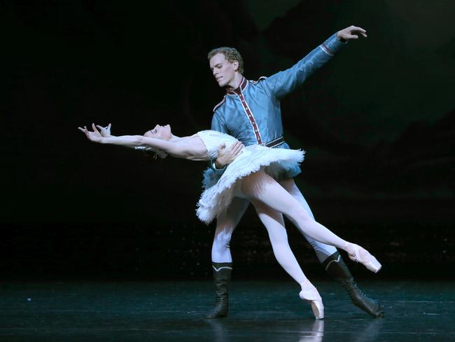 Bull and Amber Scott in rehearsal for Swan Lake. Picture: Chris Pavlich