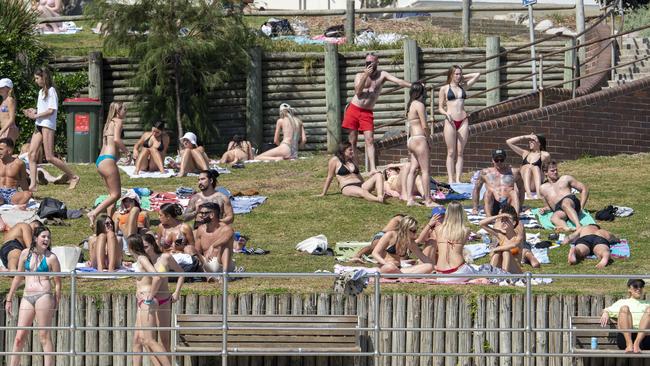 Beaches will be packed this sunday as the mercury heats up. Picture: NCA NewsWire / Simon Bullard.