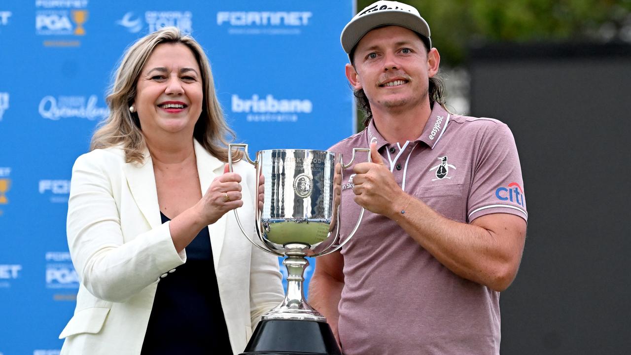 Queensland Premier Annastacia Palaszczuk presents Cameron Smith with the Australian PGA trophy. Picture: Bradley Kanaris/Getty Images