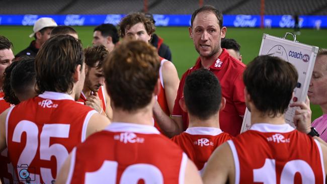 Josh Fraser talks to his Northern Bullants players. Picture: Nathan McNeill