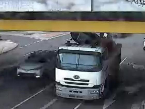 Truck hits an overpass on Warrandyte Road. Picture: VicRoads/Twitter