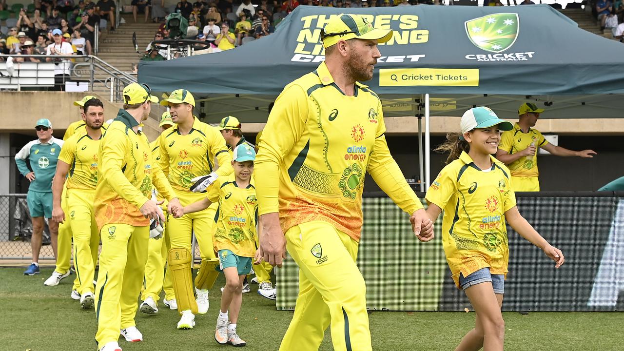 Aaron Finch of Australia leads his team out onto the field. Photo by Ian Hitchcock/Getty Images