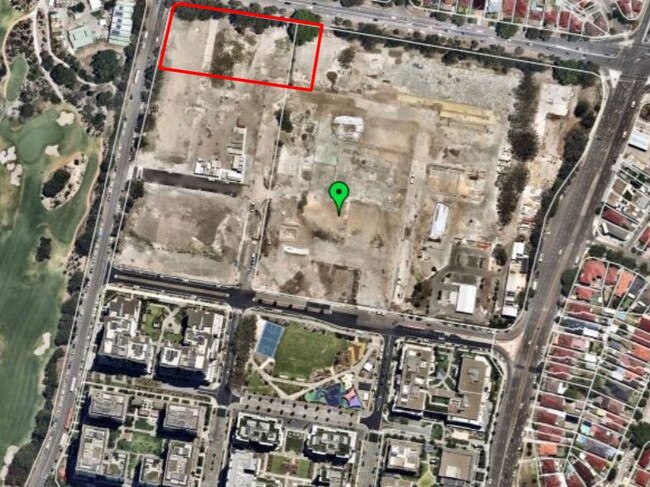 The site (in red) where the townhouses are proposed.