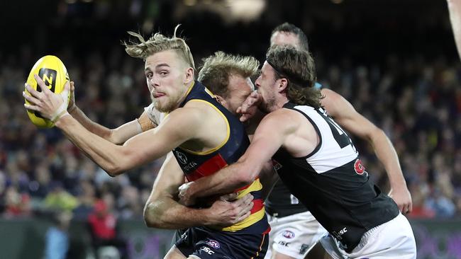 Hugh Greenwood under pressure from Jack Hombsch and Jarrod Lienert in Saturday’s Showdown. Picture: SARAH REED