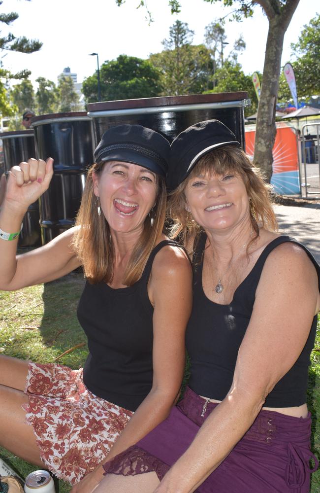 Tess Arieni and Sarah Arieni at the 2022 Caloundra Music Festival. Photo: Elizabeth Neil