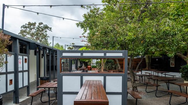 An empty beer garden at the Notting Hill Hotel. Picture: Asanka Ratnayake/Getty Images