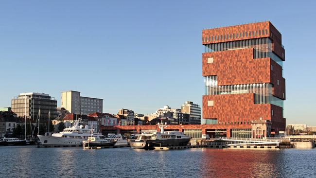 Mas Museum (Museum aan de Strom) and Marina, Hanzestedenplaats.