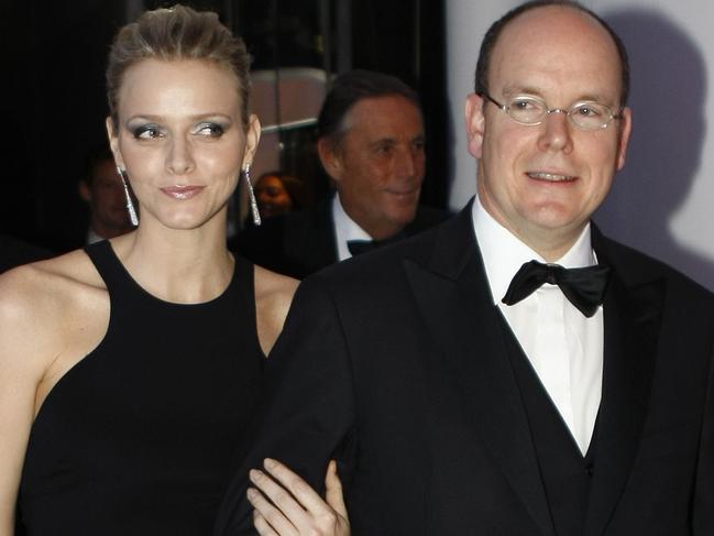 Prince Albert II of Monaco and his girlfriend, South Africa's Charlene Wittstock pose before the 2009 FIA prize presentation gala in Monaco, 11/12/2009.