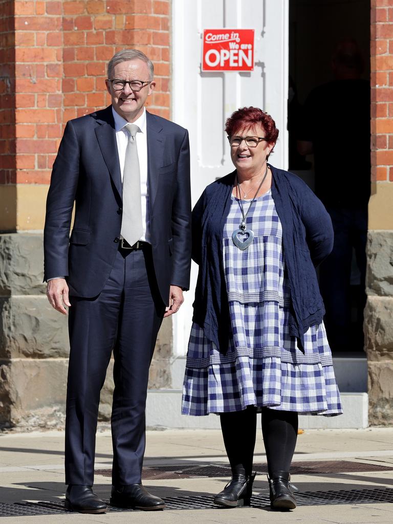 Labor leader Anthony Albanese with Tasmanian Senator Anne Urquhart. Picture: Toby Zerna