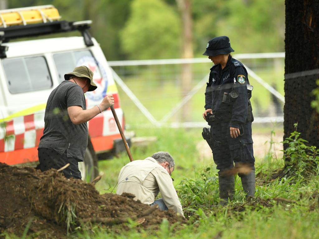 Grave archaeologist Dr Tony Lowe searches for evidence relating to disappearance of 3-year-old William Tyrrell.