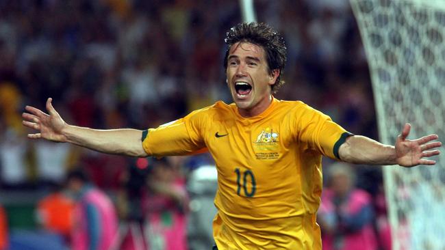 PA PHOTOS/AAP - UK USE ONLY : Australian soccer star Harry Kewell sets  himself up to score for Leeds United during a friendly match against  Chilean Club team Colo Colo at Colonial