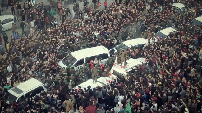 The chaotic cordon of Hamas members during the hostage release. Picture: Hamas Military Wing/Handout