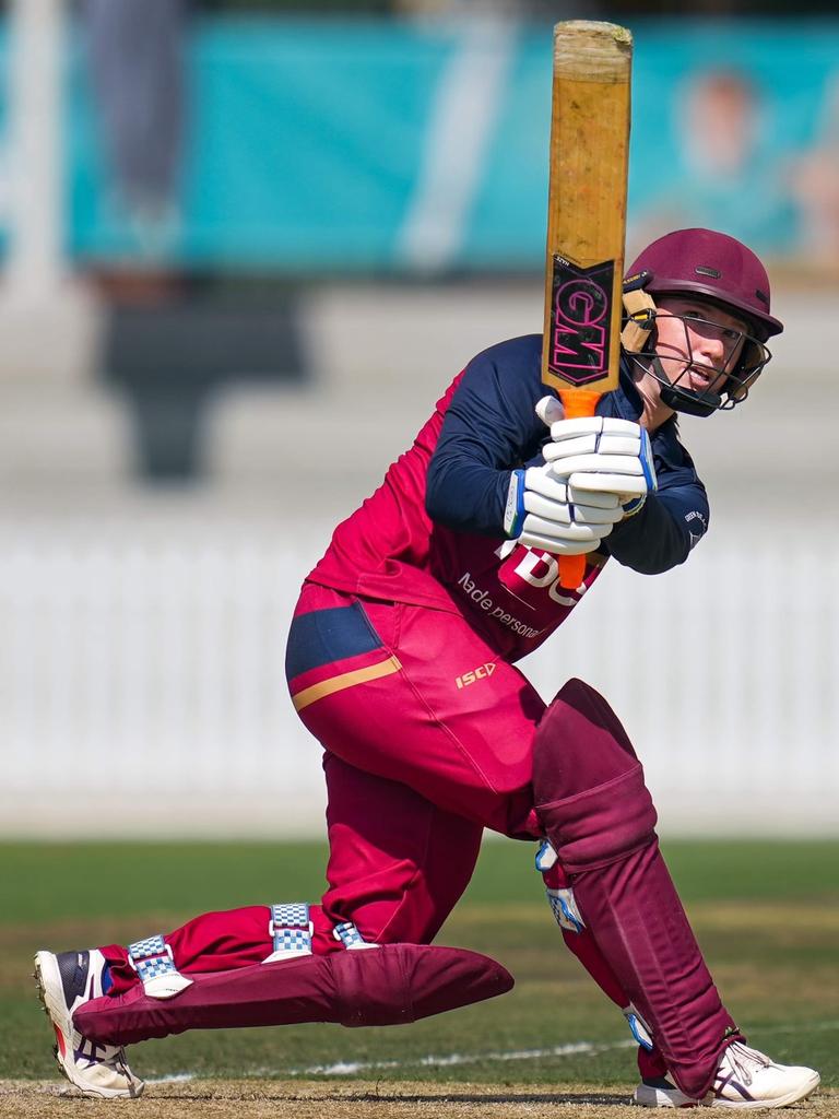 Emma Jackson bats for University of Queensland Cricket Club.