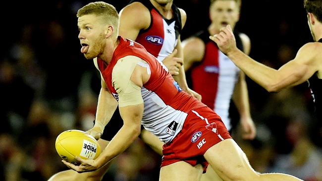 Dan Hannebery breaks away.