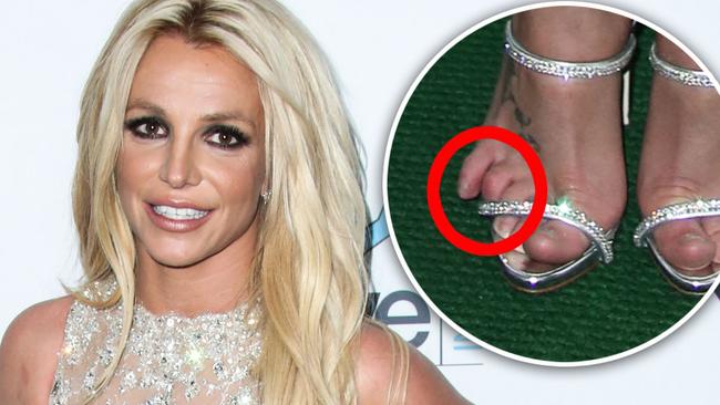 Britney Spears Toe Sticks Out Of Shoe At Hollywood Beauty Awards