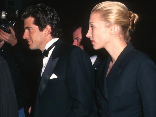 Carolyn Bessette-Kennedy (R) wearing a Yohji Yamamoto jacket.