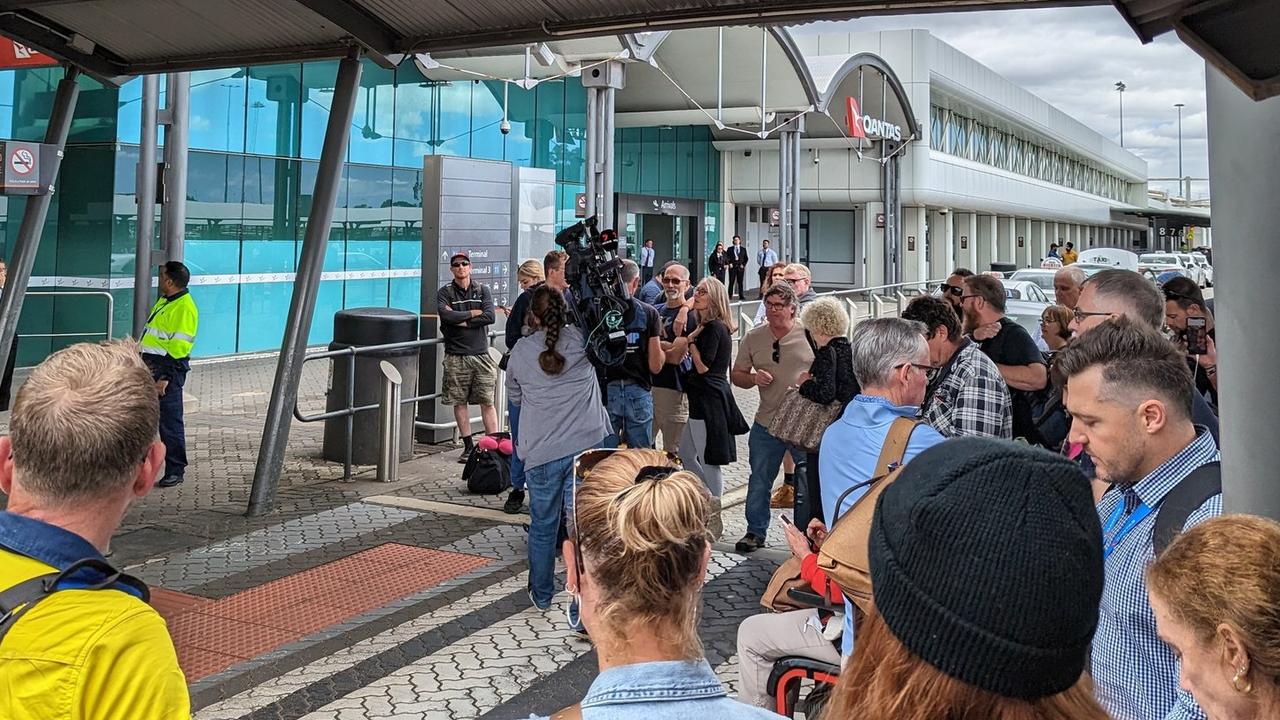 Perth Airport has told customers to expect delays on departing flights, while some arriving passengers have reported being stuck on planes. Picture: Dion Warnock