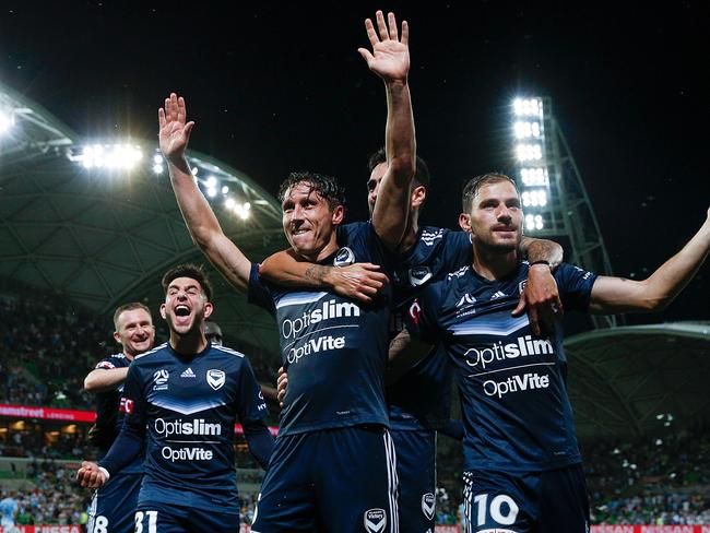 MELBOURNE, AUSTRALIA - DECEMBER 23:  Mark Milligan of the Victory celebrates with teammates after kicking a goal during the round 12 A-League match between Melbourne City and Melbourne Victory at AAMI Park on December 23, 2017 in Melbourne, Australia.  (Photo by Daniel Pockett/Getty Images)