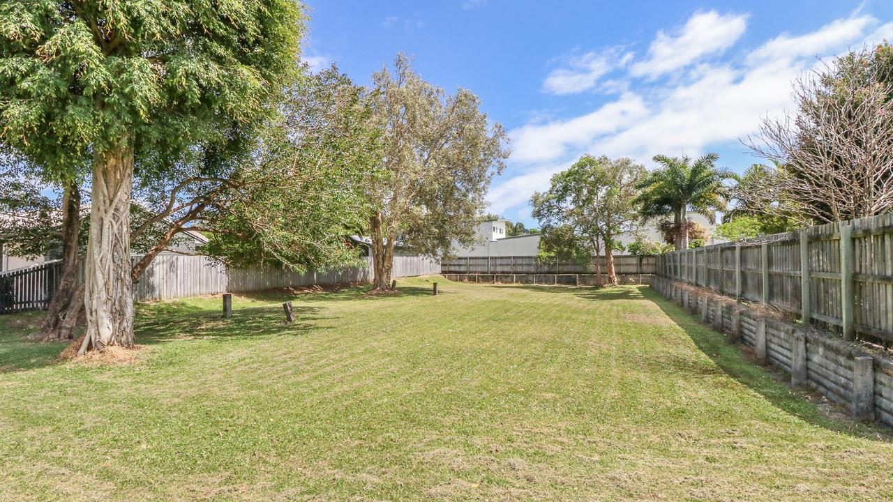 94 Mudjimba Beach Rd, Mudjimba.