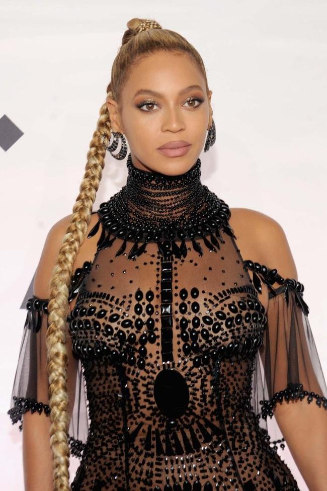 BeyoncéBeyoncé’s 2002 film debut as Foxxy Cleopatra in the comedy Austin Powers in Goldmember is one that many may forget, yet no matter how much she’d like, can’t be erased.  A far cry from the star we now know and love, assuming the role of Austin’s sidekick in the third instalment of the series, Beyoncé starred alongside a number of other celebrities who also made regretful cameos including Britney Spears and Gwyneth Paltrow.