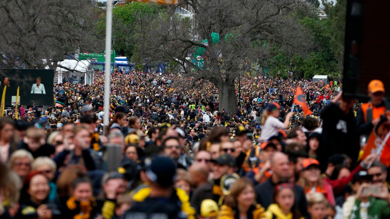 Grand Final footy fever hits Melbourne