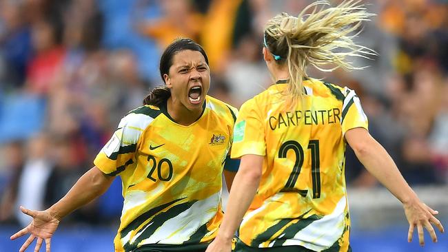 Sam Kerr and Ellie Carpenter will be once again playing alongside each other during the FIFA Women’s World Cup. Picture: Michael Regan/Getty Images