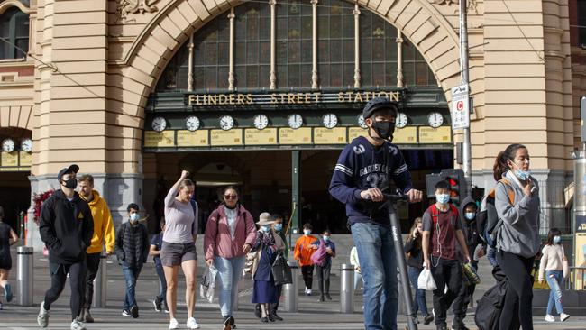 Crowds flock to Melbourne CBD on Sunday morning to enjoy eased restrictions on the Long weekend in Victoria. Picture: NCA NewsWire / David Geraghty