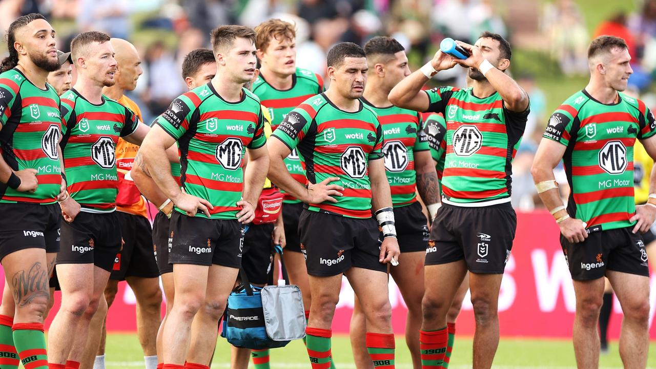 DUBBO, AUSTRALIA - MAY 22: The Rabbitohs look dejected after a try during the round 11 NRL match between the South Sydney Rabbitohs and the Canberra Raiders at APEX Oval, on May 22, 2022, in Dubbo, Australia. (Photo by Mark Kolbe/Getty Images)