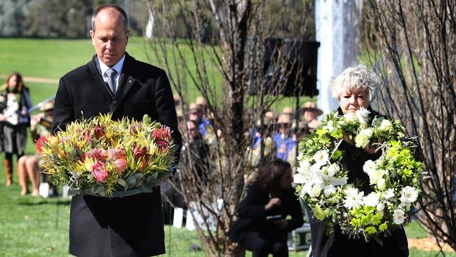 Forgotten heroes ... Peter Greste, representing war correspondents, and Shirley Shackleton, representing families of war correspondents, lay wreaths.