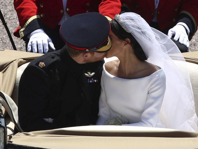 Royal Wedding: Meghan Markle, Prince Harry Share First Kiss As Man And ...