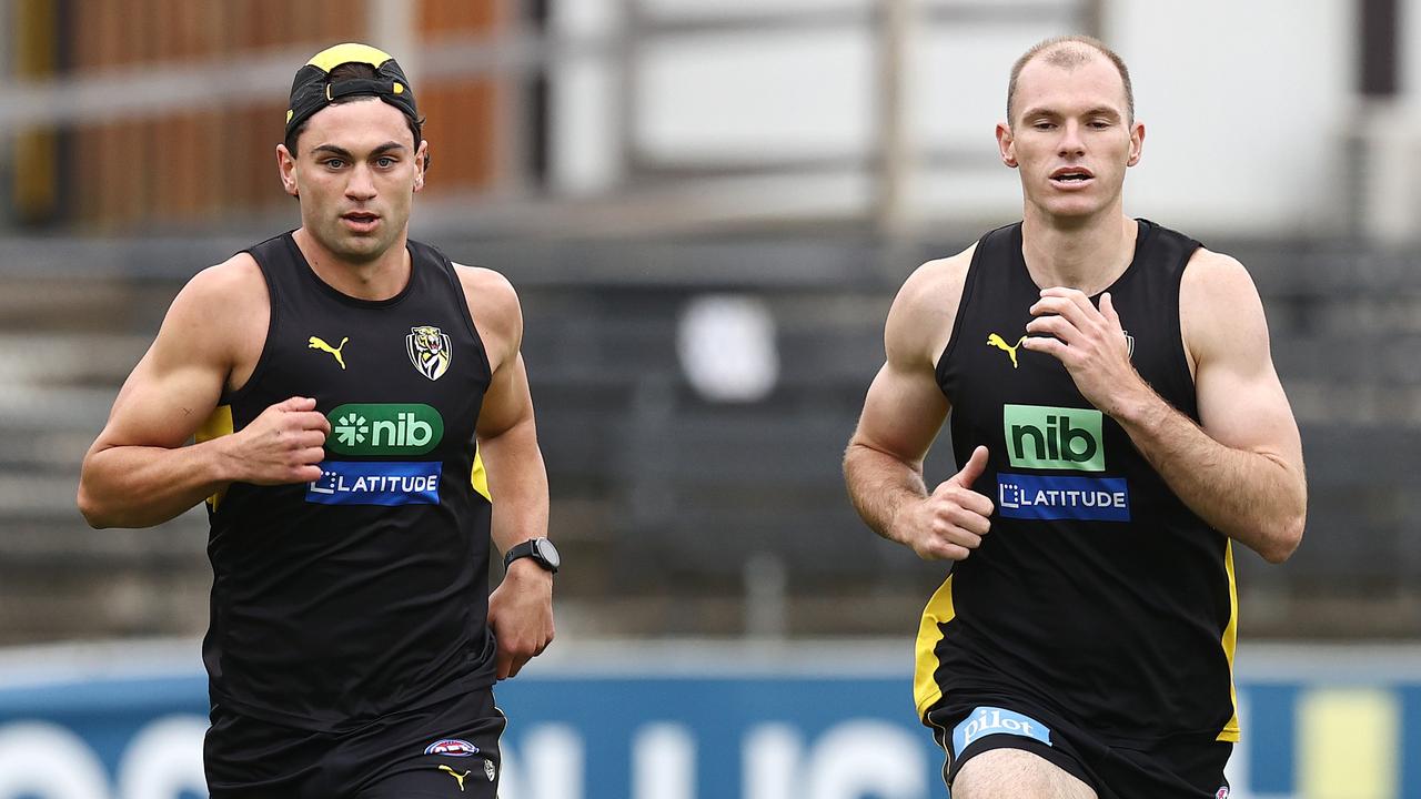 Tim Taranto (left) overtakes Kamdyn McIntosh in the time-trial. Picture: Michael Klein