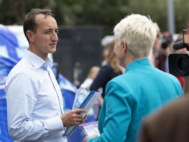 Liberal Party candidate, Dave Sharma speaks to Independent, Dr Kerryn Phelps at Bondi Beach Primary School. Picture: Cole Bennetts/Getty Images