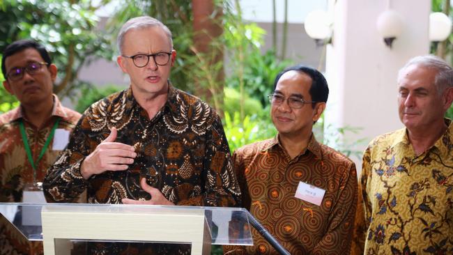 Prime Minister Anthony Albanes speaks as Jamaluddin Jompa (second right), Rector of Hasanuddin University, looks on during Albanese's visit to the school's campus in Makassar on June 7. Picture: Andri Saputra / AFP