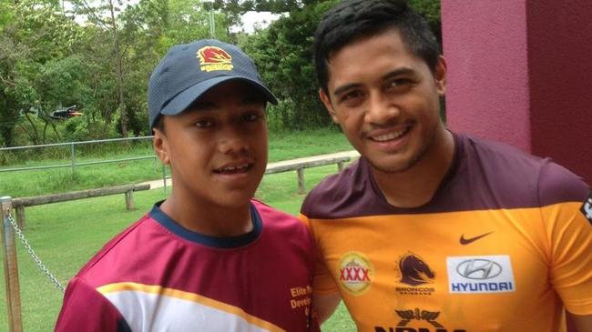 ﻿Niu as a youngster with Anthony Milford.