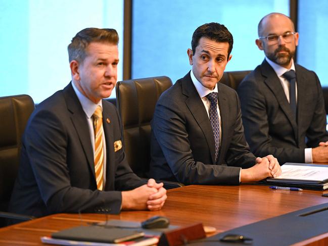 4/11/2024: The new LNP government, headed by Premier David Crisafulli flanked by (L) deputy Premier Jarrod Bleijie and   (R) Treasurer David Janetzki ,  holds its first cabinet meeting on the 409th floor of 1 William, Brisbane. pic: Lyndon Mechielsen/Courier Mail