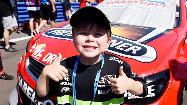 Big crowds turn out to soak up V8 Supercars event at Darwin’s Hidden ...