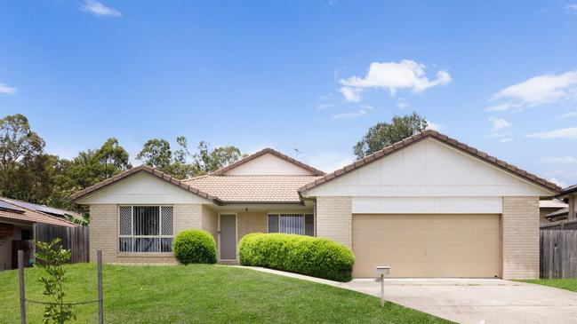 22 Regency Crescent, Moggill – 4 bed, 2 bath, 2 car garage – is $585 a week with bond at $2,080. In 2020 rent was $450 a week here with the area seeing massive demand now.