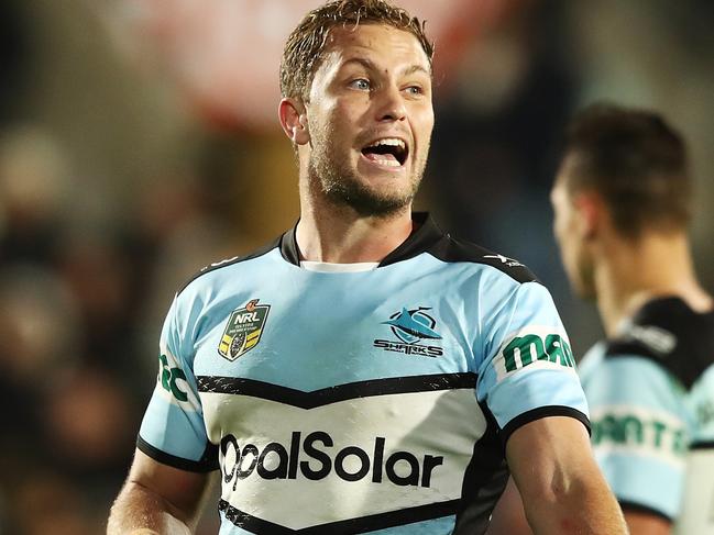 AUCKLAND, NEW ZEALAND - JUNE 29:  Matt Moylan of the Sharks gives instructions during the round 16 NRL match between the New Zealand Warriors and the Cronulla Sharks at Mt Smart Stadium on June 29, 2018 in Auckland, New Zealand.  (Photo by Hannah Peters/Getty Images)