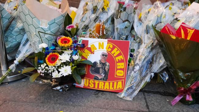 An informal memorial on the city footpath where Pitasoni Ulavalu died.