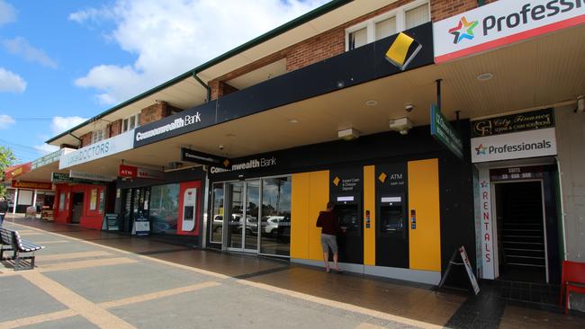 The Commonwealth Bank at Ermington has easy access to parking and other shops and services.