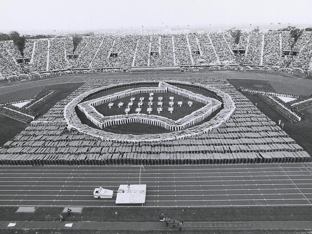 Queen, Matilda And Lisa Curry: 1982 Brisbane Comm Games In Pictures ...