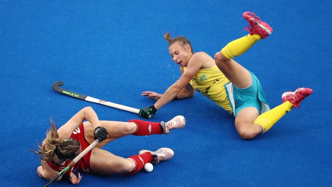 Lily Owsley of Great Britain competes with Renee Taylor of the Hockeyroos during the FIH Pro League match earlier in February. Picture: AAP