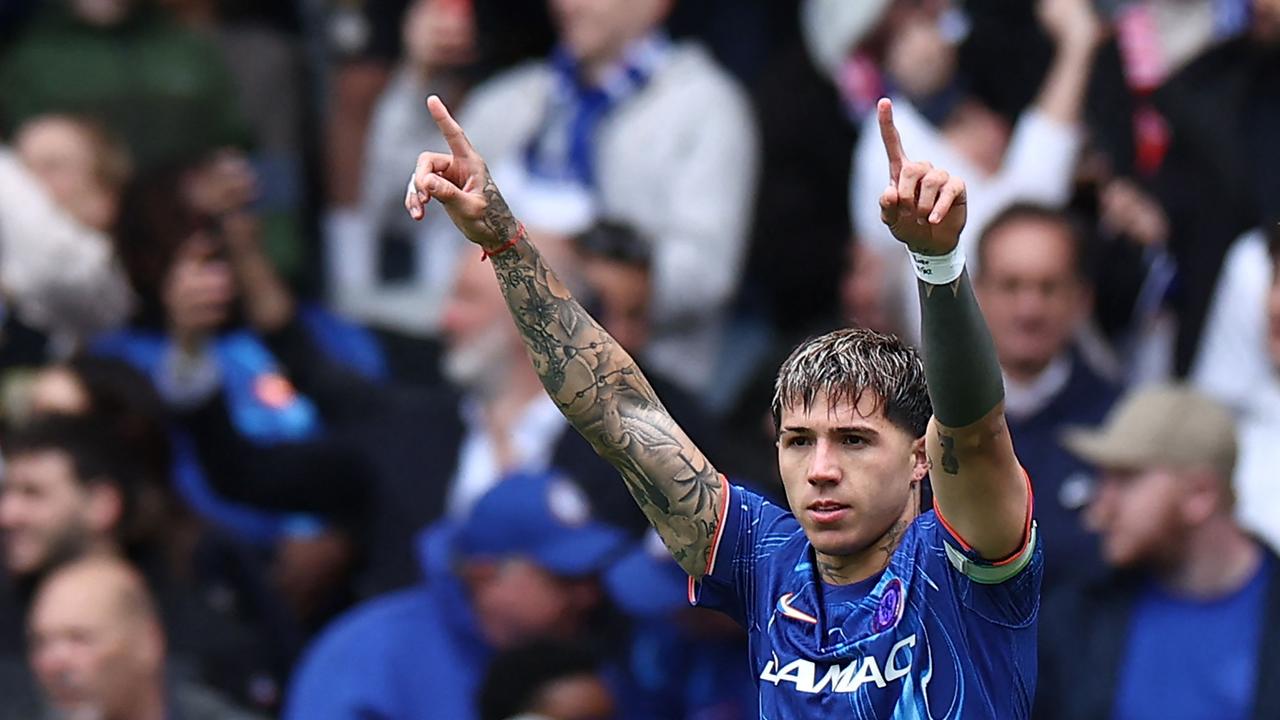 Chelsea sink champions Liverpool, Man Utd crash at Brentford