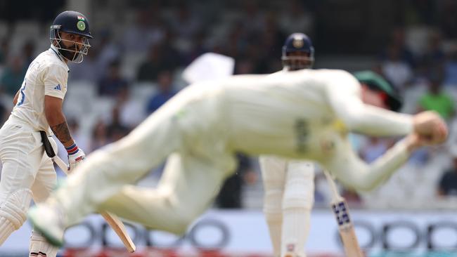 Steve Smith’s catch to dismiss Virat Kohli. (Photo by Ryan Pierse/Getty Images)