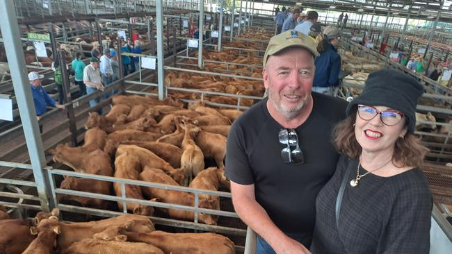 Limousin breeders Paddy and Anne Neeson, Innsfail, sold pure bred heifers to 424c/kg and steers to 386c/kg and averaged 375.5c/kg or $1259 for 125 mixed sex calves at Hamilton today.